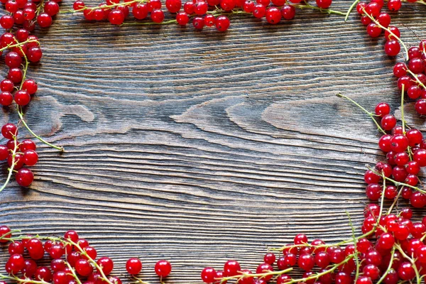 Beeren auf Holzgrund. Sommer oder Frühling Bio-Beerenofen — Stockfoto