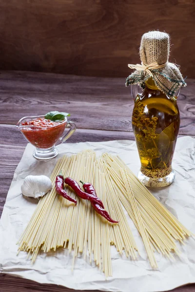 Spaghetti italiani con pomodori — Foto Stock