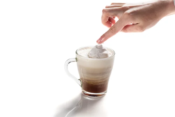 Tasse Kaffee mit Milch isoliert auf weiß — Stockfoto