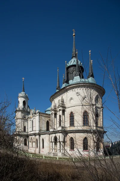 Gotisk stil princess slott i byn Bykovo. — Stockfoto