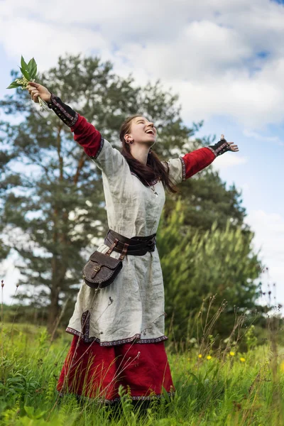 Happy woman with opened arms outdoors enjoy her freedom — Stock Photo, Image