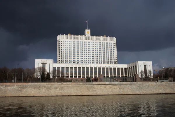 Det hvite hus i Russland i Moskva – stockfoto