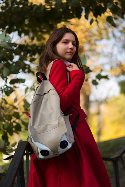 Student girl outside in autumn park smiling happy — Stockfoto