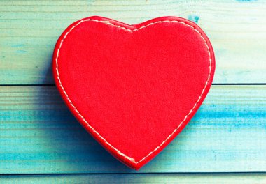 parlak kırmızı kalp