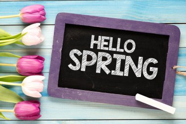 Bahar laleler ve yazı tahtası