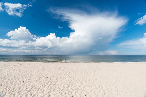 White clouds over the sea — Stock Photo, Image