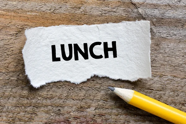 Gescheurd papier met lunch inscriptie — Stockfoto