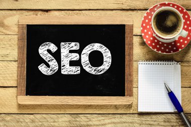 seo yazı tahtası üzerinde el yazısı