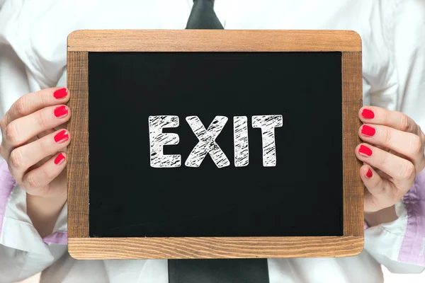 Ruce s nápisem exit na tabuli — Stock fotografie