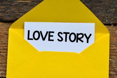 Mesaj aşk hikayesi beyaz bir levha üzerinde 