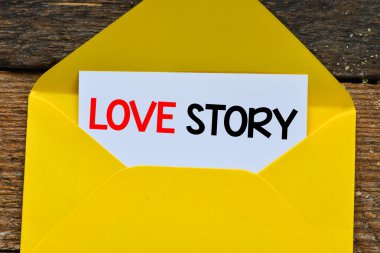 Mesaj aşk hikayesi beyaz bir levha üzerinde