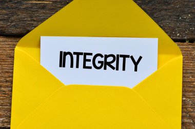 İleti bütünlüğü üzerinde beyaz bir levha