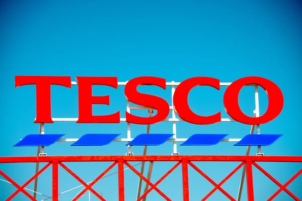 Знак супермаркета Tesco — стоковое фото