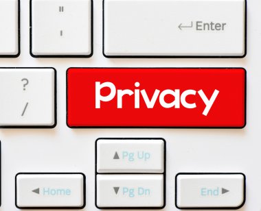 Beyaz klavye üzerinde gizlilik yazıt  