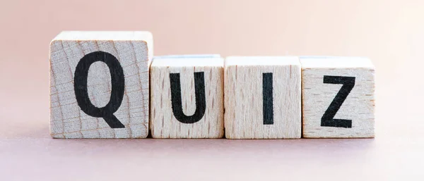Text Quiz Arranged Wooden Letters — Stock Photo, Image