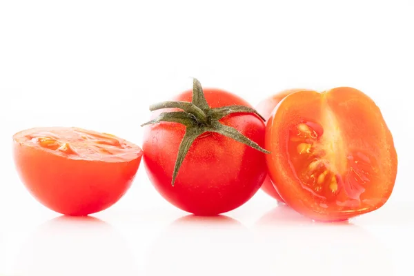 Tomates Cherry Frescos Sobre Fondo Blanco —  Fotos de Stock