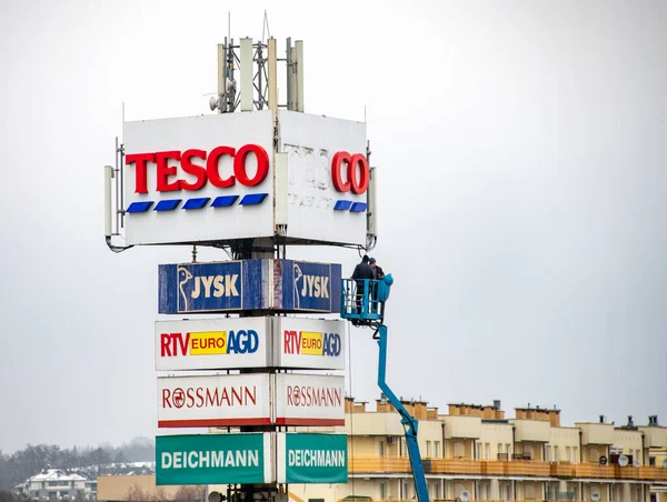 Poznan Poland 2021 Remoção Logotipo Tesco Dos Supermercados Poznan — Fotografia de Stock