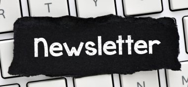 BENİ Kelime beyaz bir kağıt parçasına yazılmış .