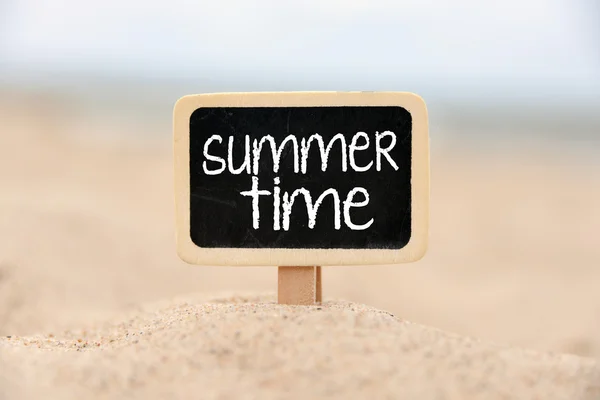 Horário de verão escrito à mão no quadro negro — Fotografia de Stock