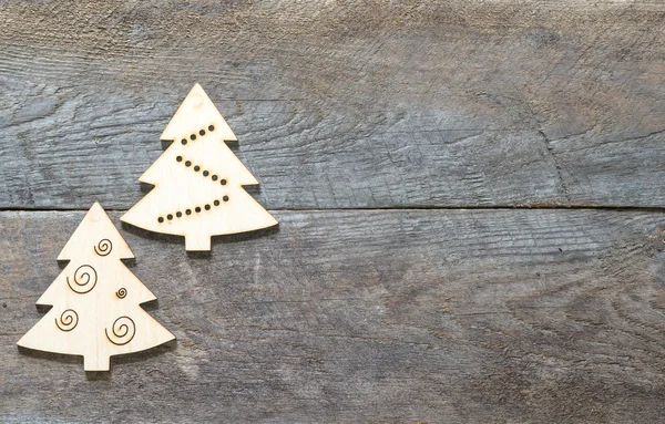 Ročník dřevěný stůl a hračky, dřevěné vánoční stromeček — Stock fotografie