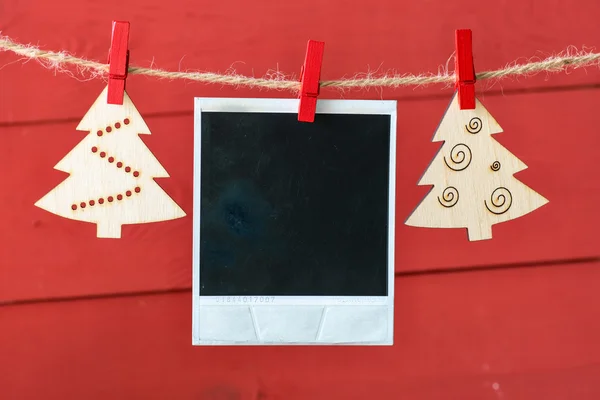 Imagens antigas sobre fundo de madeira com decoração de Natal . — Fotografia de Stock