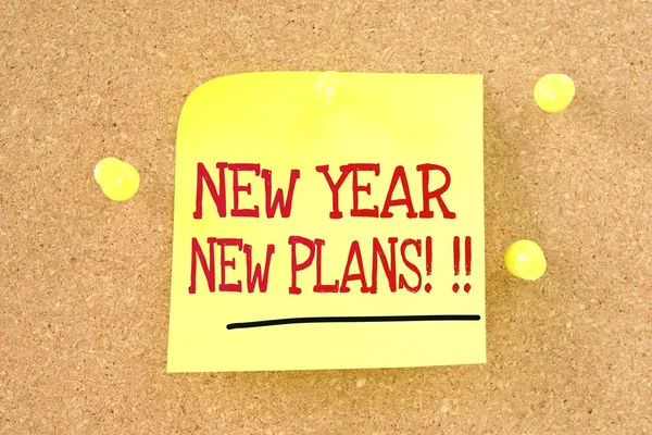 Los nuevos planes de Año Nuevo - la escritura a mano en una nota adhesiva — Foto de Stock