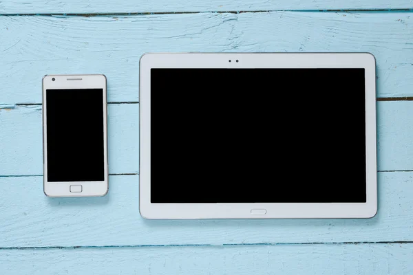 Tablet bianco e smartphone . — Foto Stock