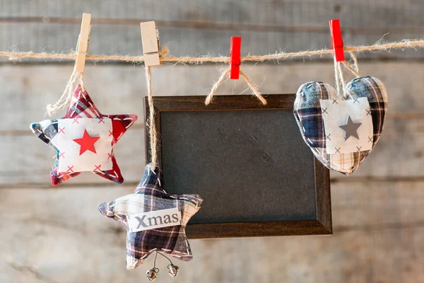 Kreidetafel an Seil befestigen — Stockfoto