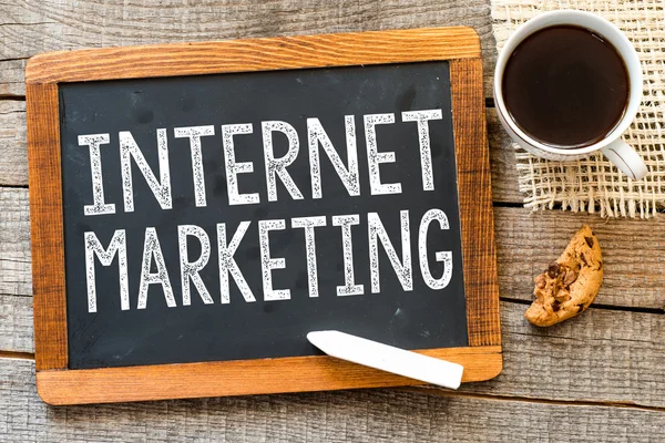 Internet marketing handwritten with white chalk — Stock Photo, Image