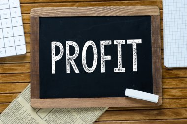 Bir kara tahta üzerinde beyaz tebeşir ile kar Handwritten