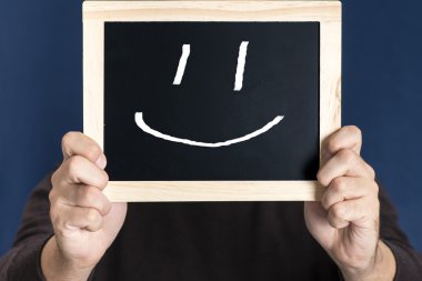 Mutlu bir gülümseme ile yazı tahtası