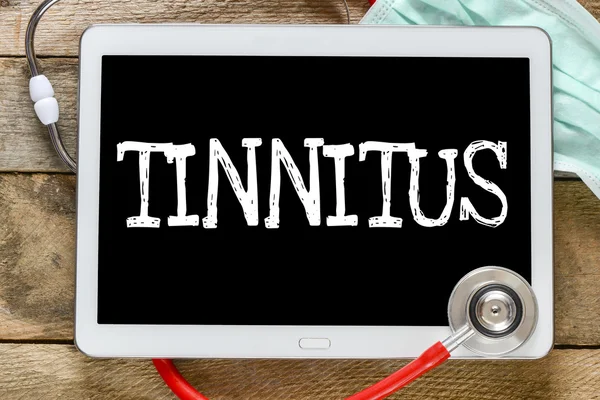 Tablet PC con la palabra Tinnitus — Foto de Stock