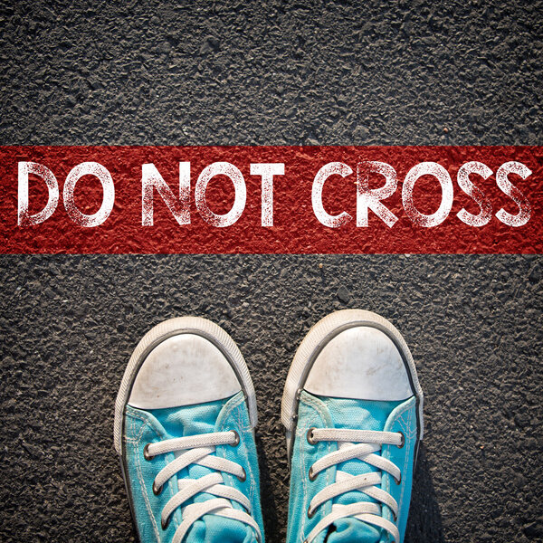 Кроссовки и слова не пересекаются
