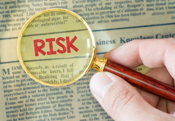 Risk  word with  magnifying glass — Stock Photo, Image