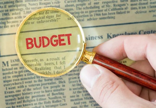 Budget word with  magnifying glass — Stock Photo, Image