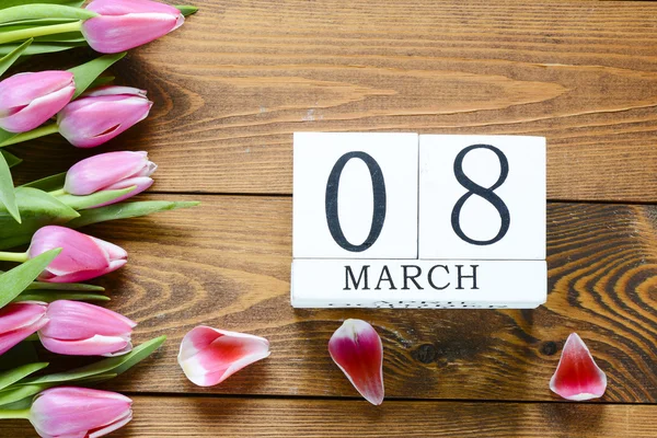 Happy den žen s tulipány — Stock fotografie