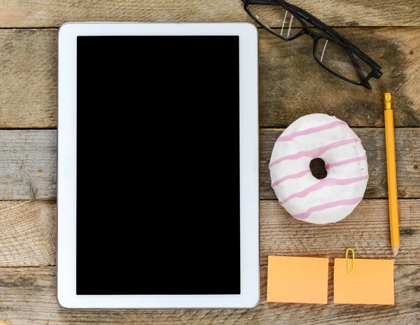 Empty tablet pc  with Doughnut — Stock Photo, Image