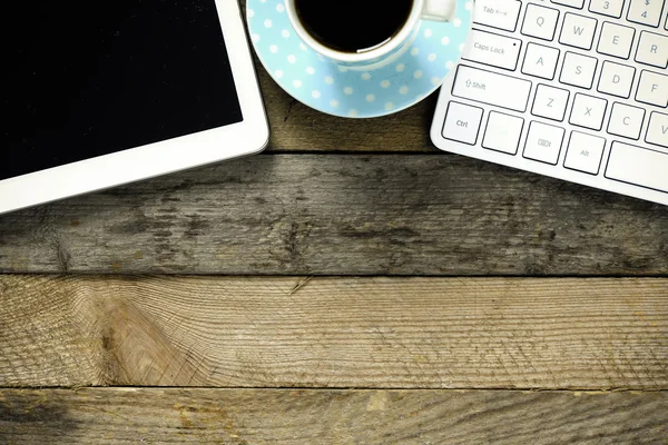 Tablet computer with cup of coffee — Stock Photo, Image