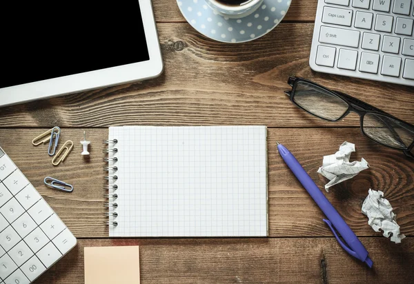 Cuaderno vacío con café — Foto de Stock