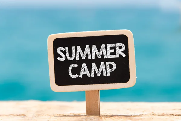 Summer camp Text på svarta tavlan — Stockfoto
