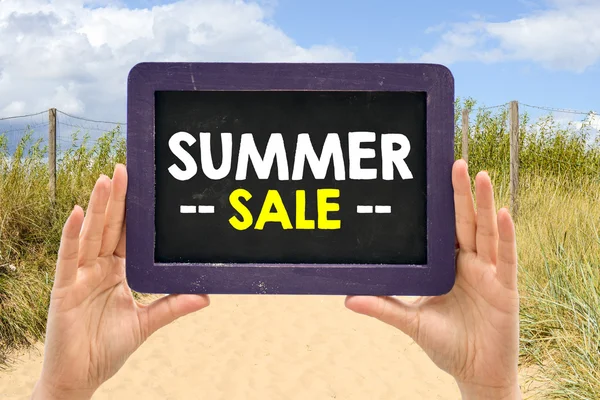 Blackboard with handwritten summer sale — Stock Photo, Image