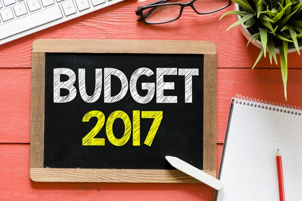 Presupuesto 2017 Escrito a mano en pizarra —  Fotos de Stock