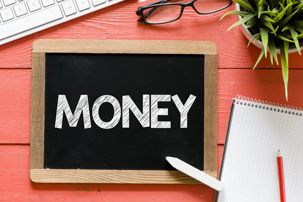 Yazı tahtası üzerinde para kelime Handwritten