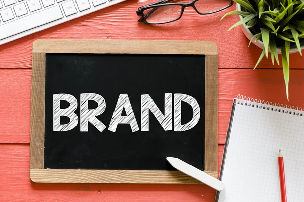 Brand word Scritto a mano sulla lavagna — Foto Stock