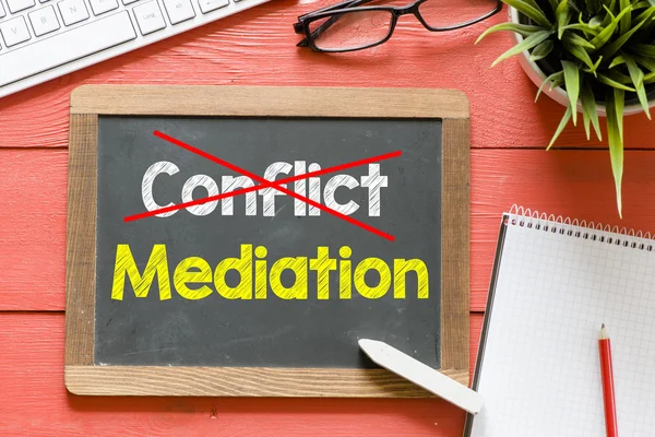 Conflict and mediation  on  blackboard — Stock Photo, Image
