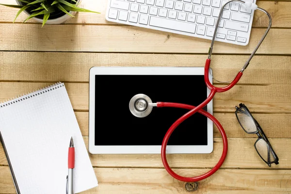 Tablet pc with stethoscope and keyboard — Stock Photo, Image