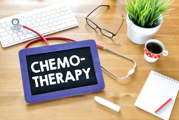 Handwritten chemo-therapy  on blackboard — Stock Photo, Image