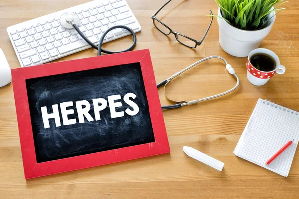 Herpes manuscrito en pizarra — Foto de Stock