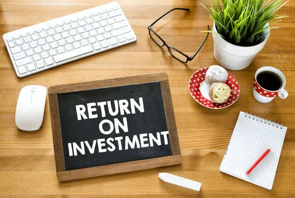 Return on investment  on blackboard — Stock Photo, Image