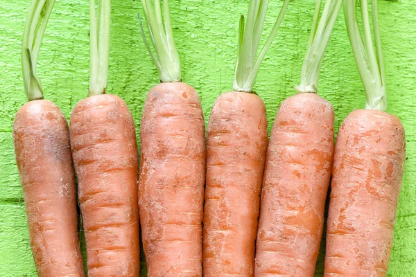 Frische Möhrenbüschel — Stockfoto